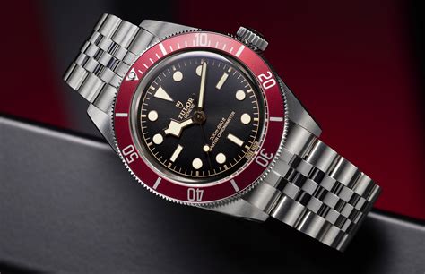 tudor black bay lunetta rossa